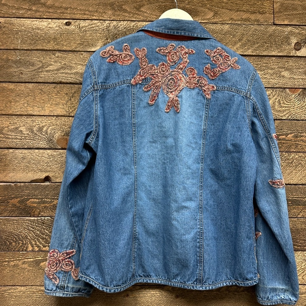 Chico’s Embroidered Denim Jacket – Size 2 (Chico’s Sizing)